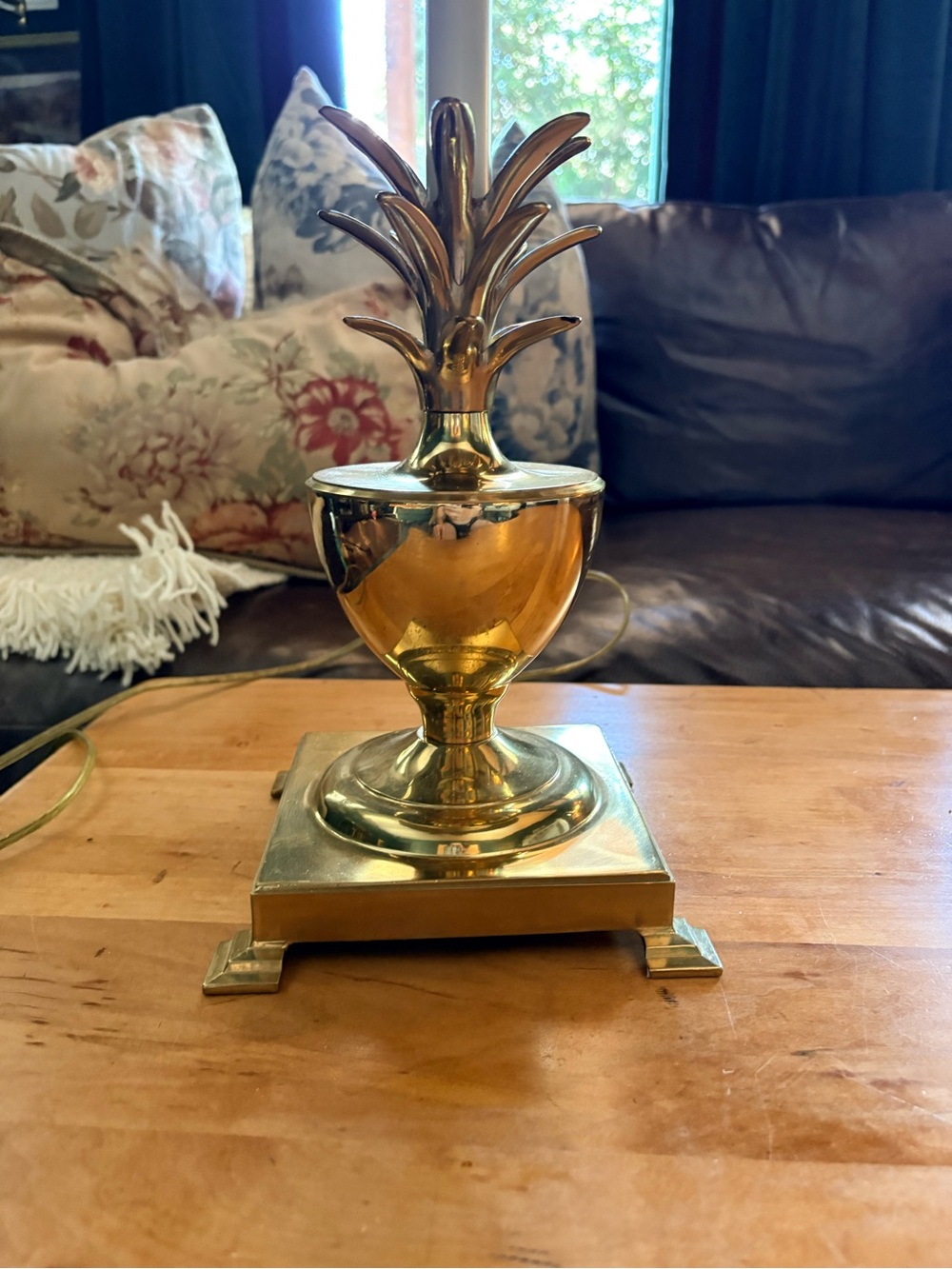 VINTAGE BOMBAY CO. PINEAPPLE SOLID BRASS TABLE LAMP ORIG. CREAM TOLE METAL SHADE - Picture 5 of 8